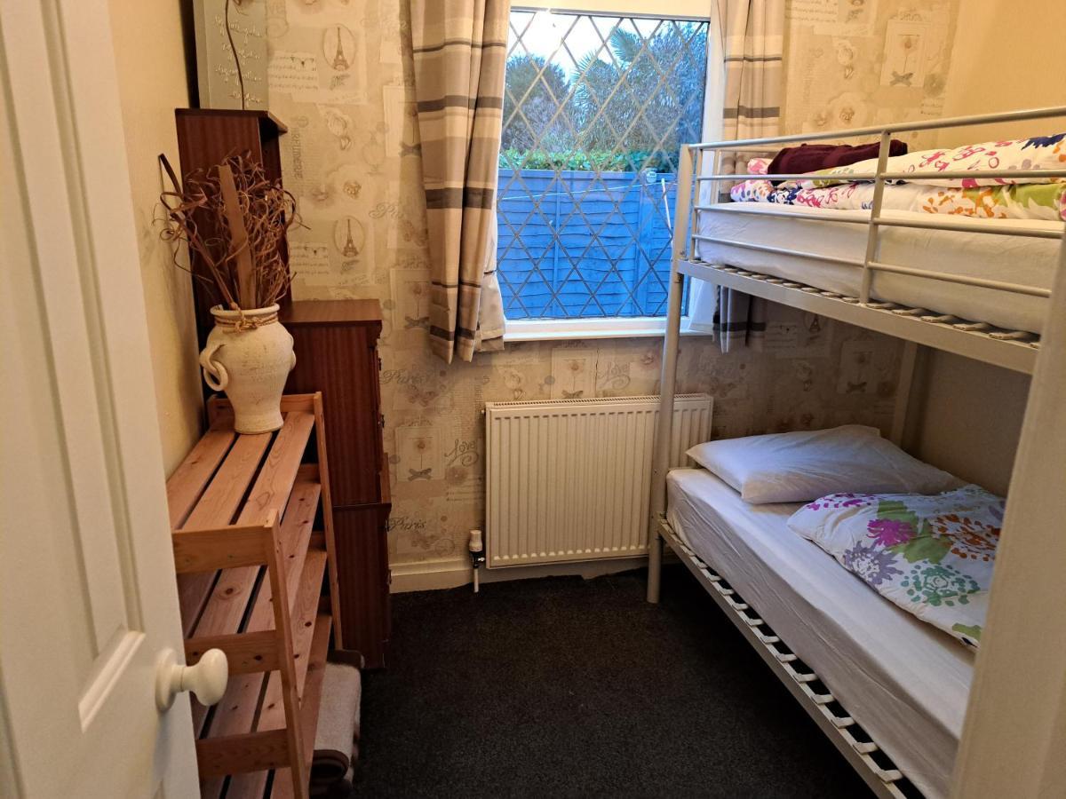 Beach & Tonic Beachside Chalet Humberston Екстериор снимка