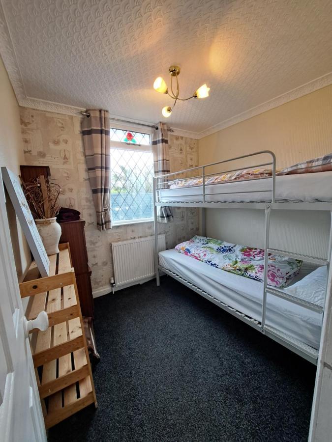 Beach & Tonic Beachside Chalet Humberston Екстериор снимка