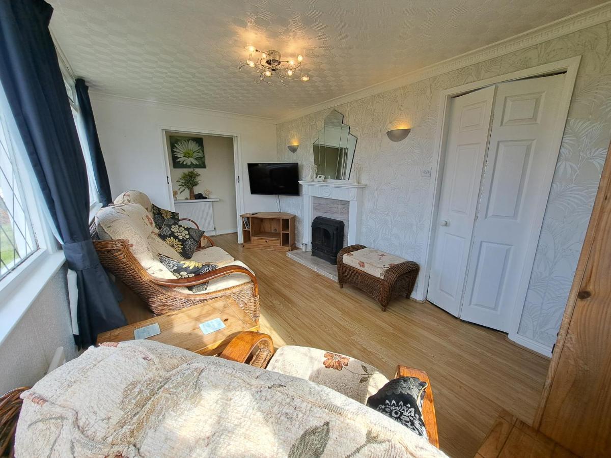 Beach & Tonic Beachside Chalet Humberston Екстериор снимка