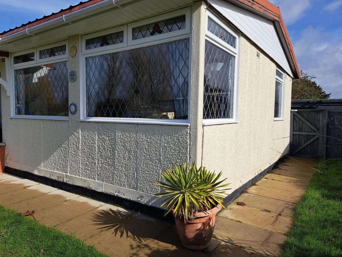 Beach & Tonic Beachside Chalet Humberston Екстериор снимка